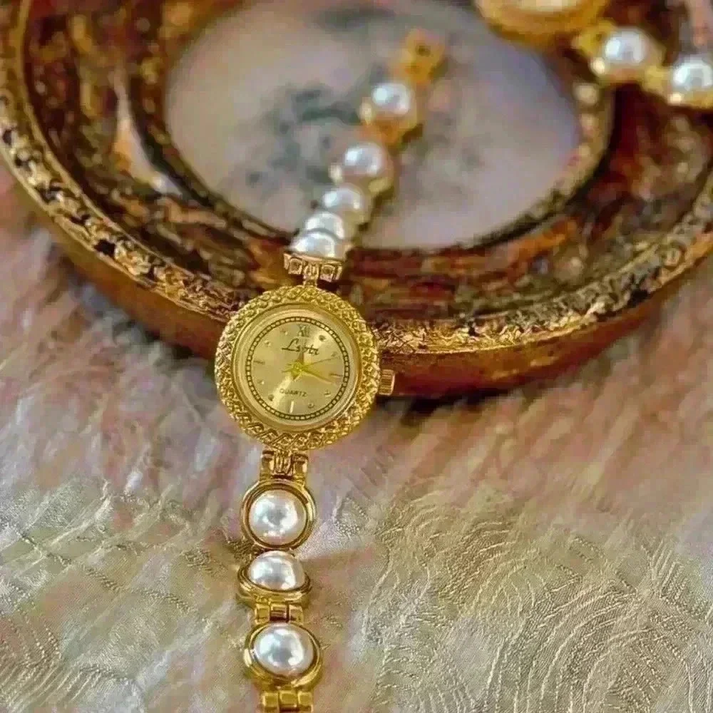 Gold French Fashion Elegant woman’s watch ✨🤍 - Picture 1 of 3